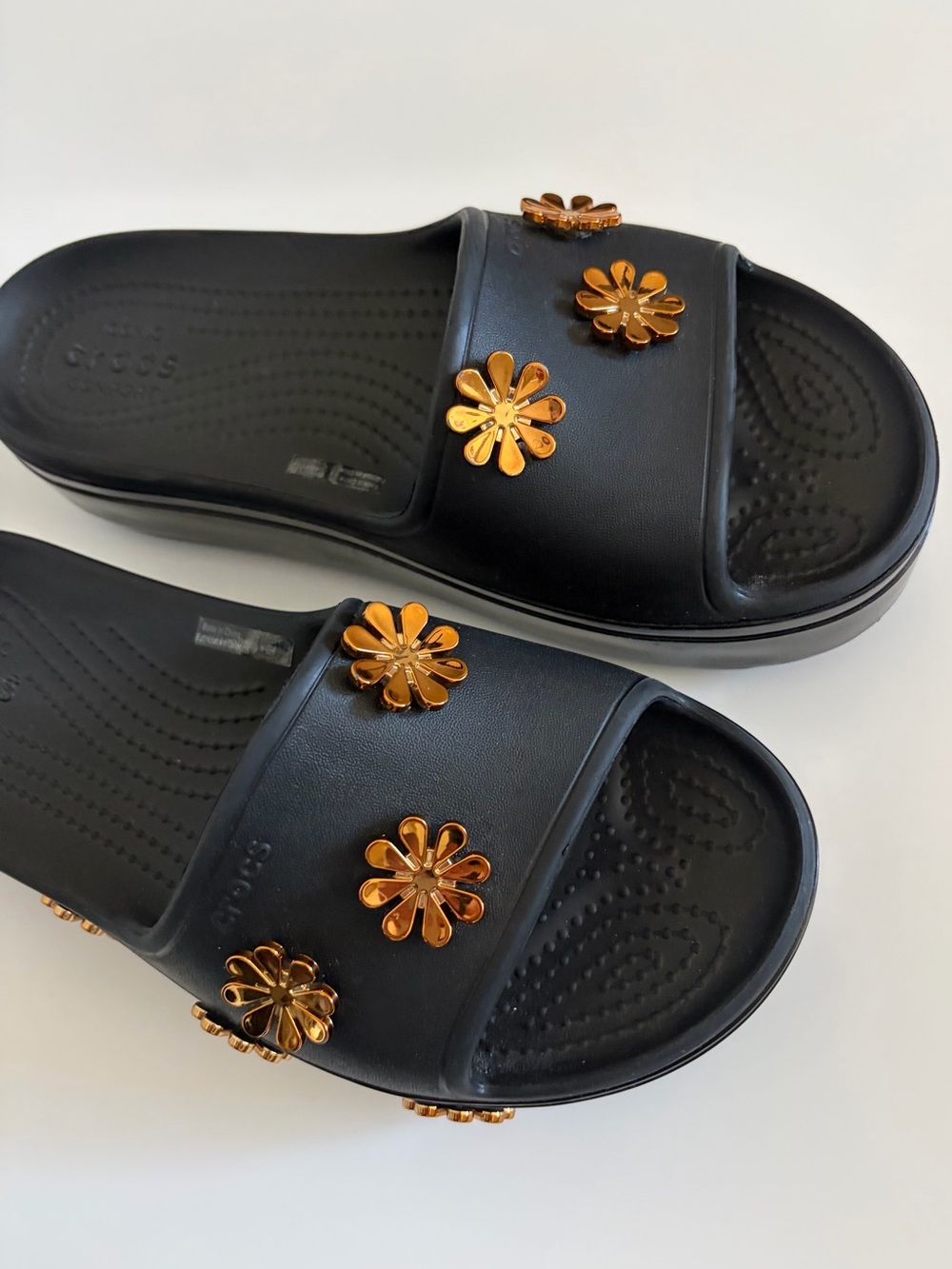 Crocs Crocband Metallic Bloom Platform Slides Gold Black Floral Charms Sz 9 Rare - Picture 5 of 16